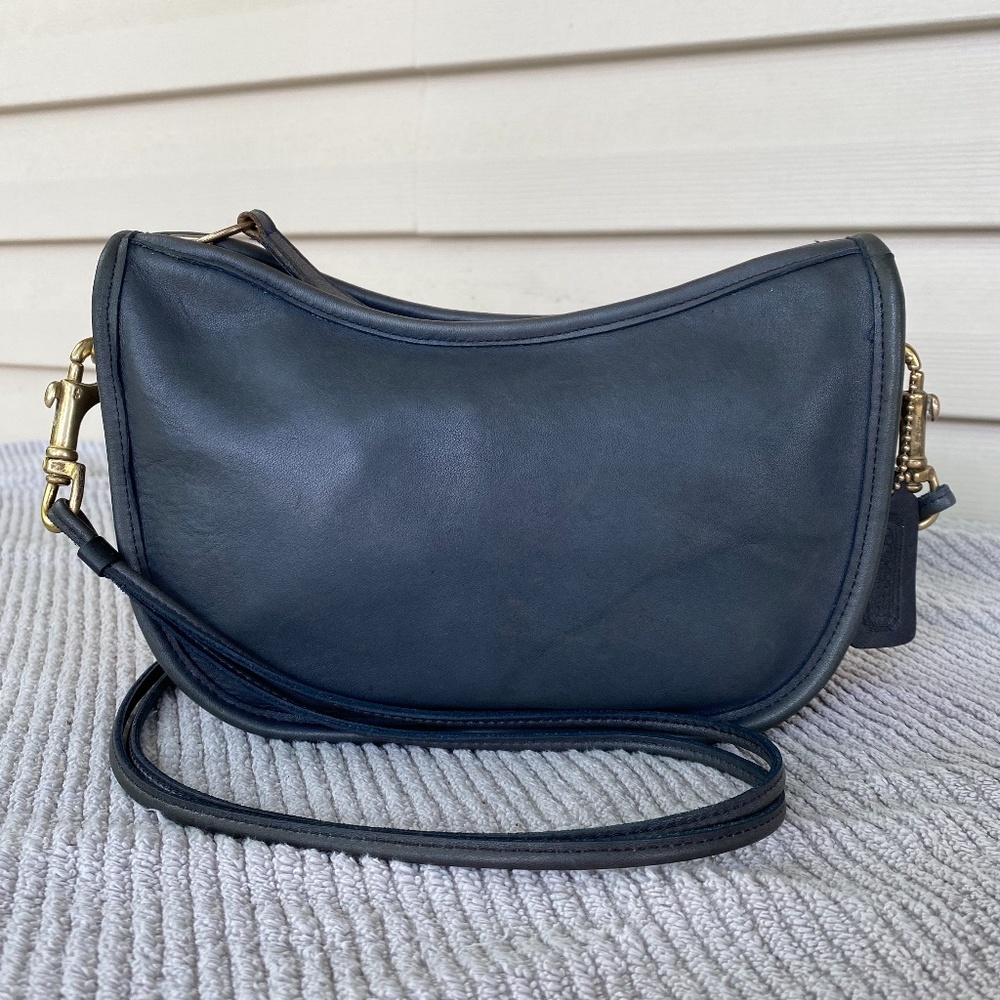 Vintage Navy Coach Swinger✨